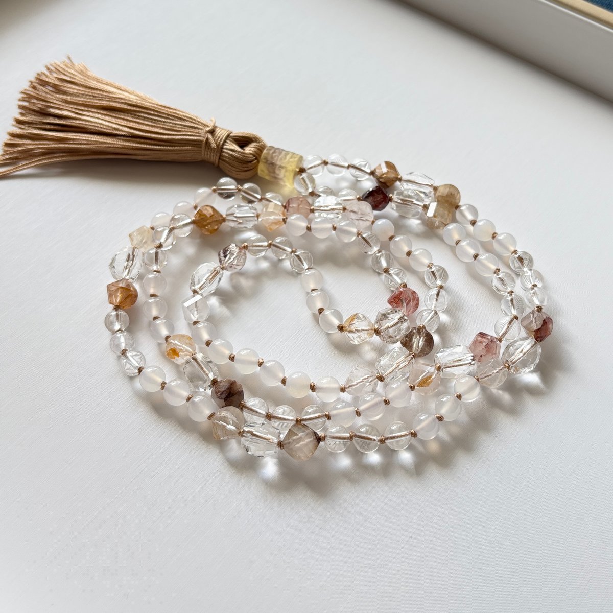 ホワイト〜オレンジカルセドニー・水晶・プレナイト　6㎜玉マーラー ヘマタイトインクォーツ・ホワイトカルセドニー・水晶 6〜8㎜玉混合