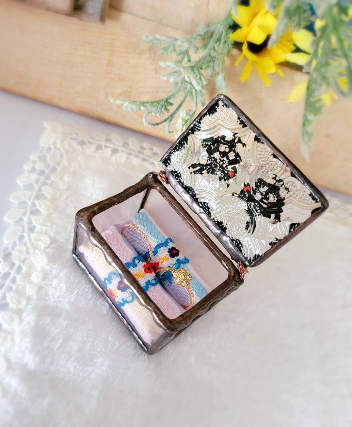 ステンドグラス小物入れ「不思議の国の指輪BOX mini」 | ことぶき家