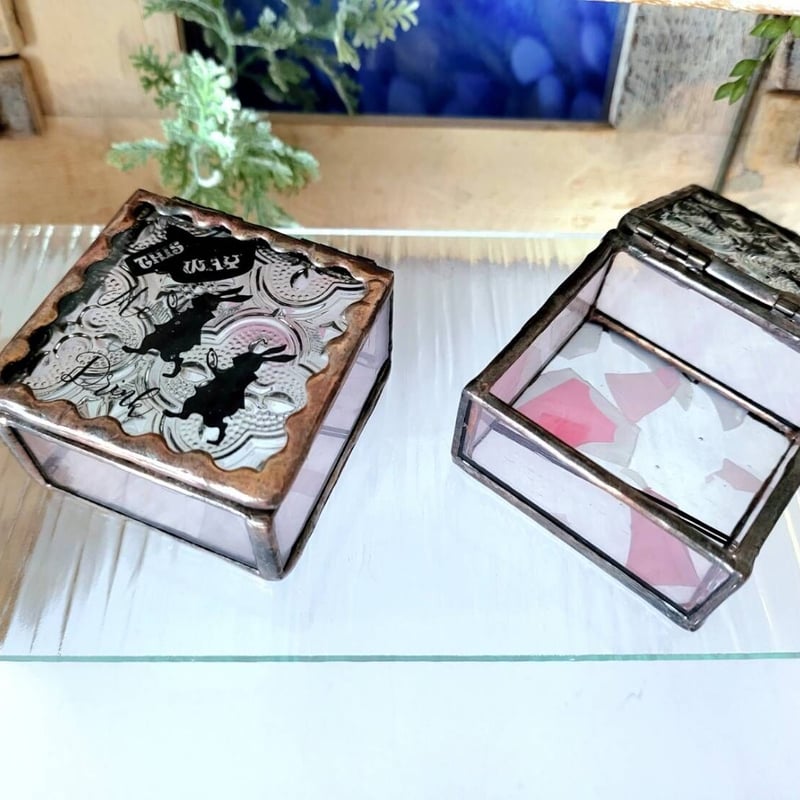 ステンドグラス 小物入れ 「不思議の国のアンティーク☆ミニBOX