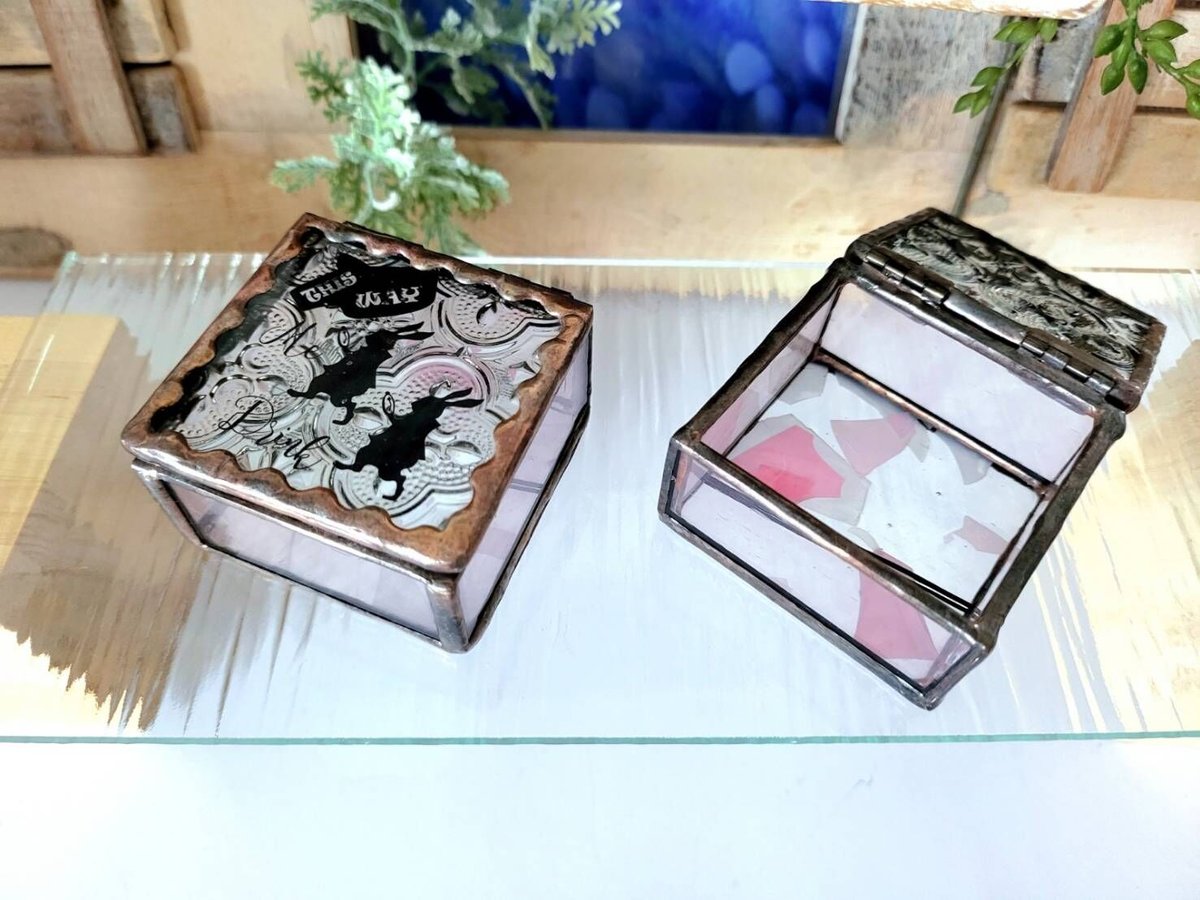 ステンドグラス 小物入れ 「不思議の国のアンティーク☆ミニBOX