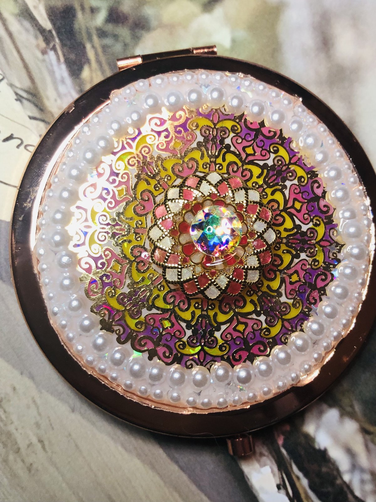 ステンドグラス風なコンパクトミラー | ねこまんま。