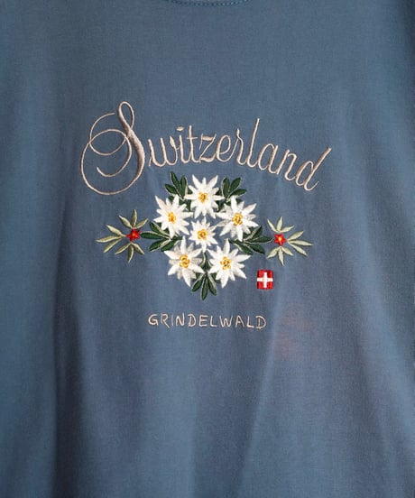 1990s-2000s flower designed t-shirt