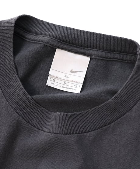 "NIKE" sneakers print t-shirt