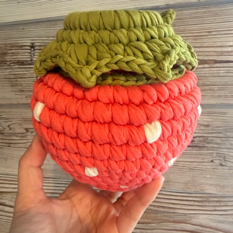 🍓ひょっこりポーチ🐿️1〜2匹サイズ、引っ掛けタイプ | MOMON工房