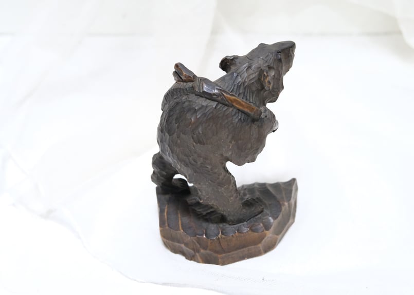 木彫り熊 鮭背負い | 古日