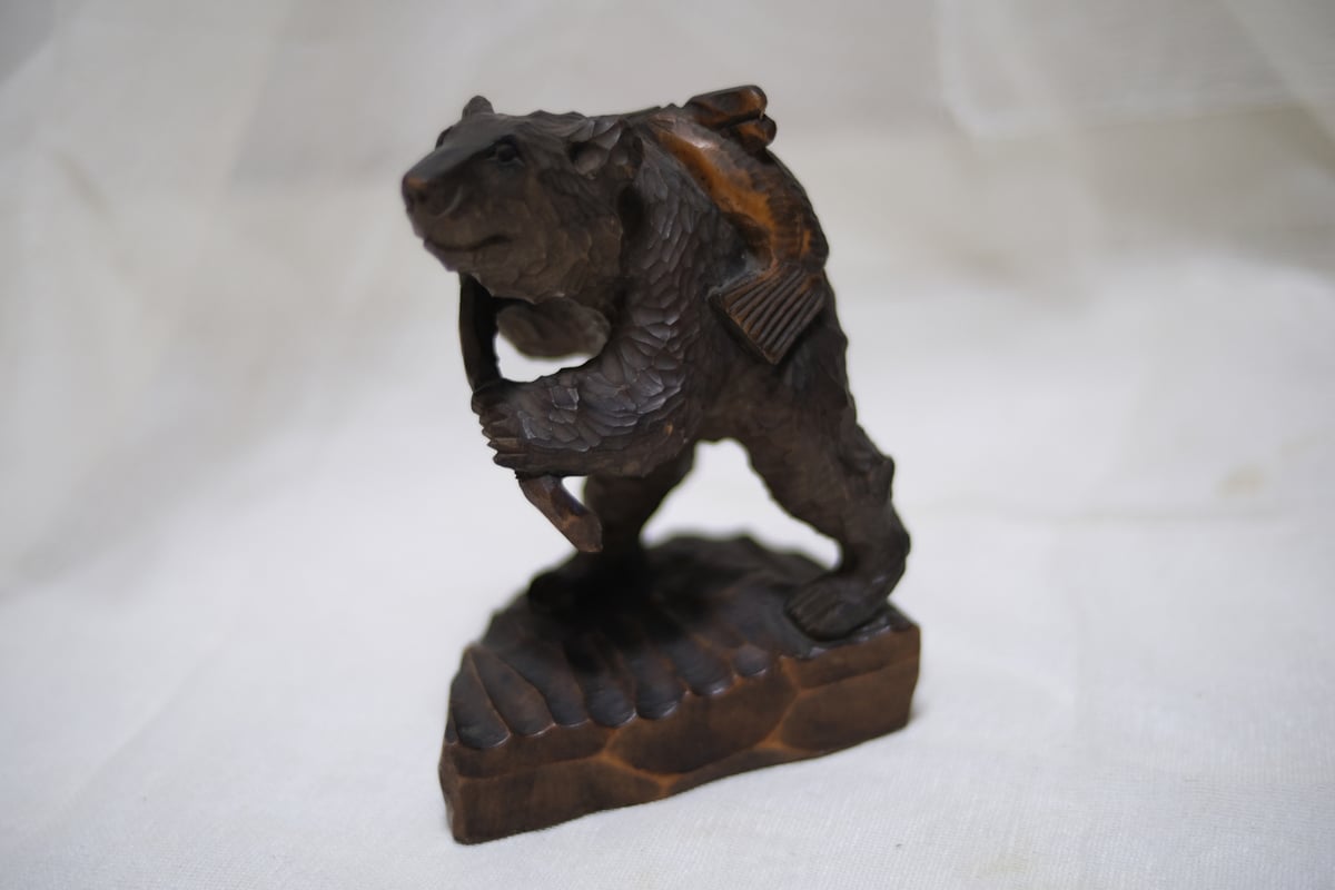 木彫り熊 鮭背負い | 古日