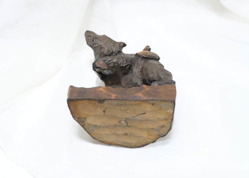 木彫り熊 鮭背負い | 古日