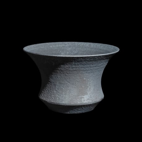 かみ山陶器 黒鉄釉中深ソリ鉢