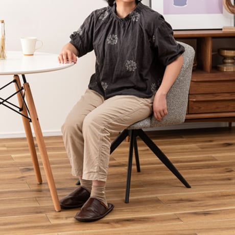 キレイめデザインの回転椅子「Velchair（ヴェルチェア）」