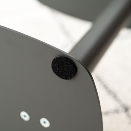 シンプルなスチール素材のサイドテーブル「Lunati（ルナティス）」