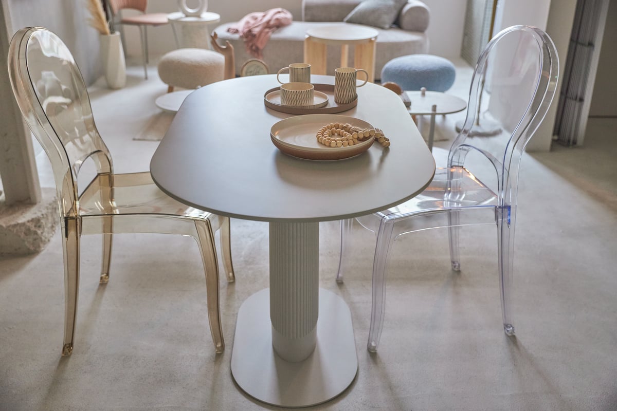 真っ白の楕円形の洋風テーブル「CAMILA(カミラ)」 | インテリア王国