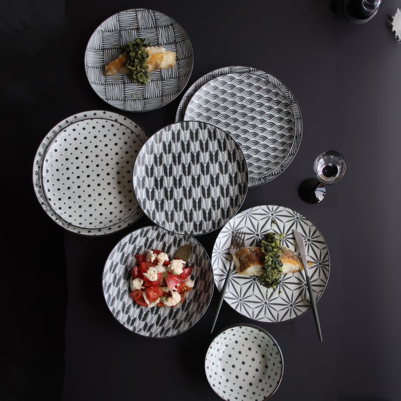 新品　未使用　パスタ皿　虎　とんぼ　カズコロッシュ　ブルー&ホワイト 新品 未使用 パスタ皿 虎 とんぼ カズコロッシュ ブルー&ホワイト