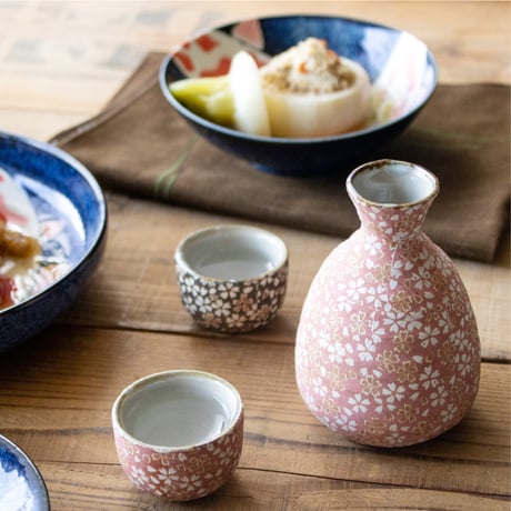 花ちらし　徳利・盃