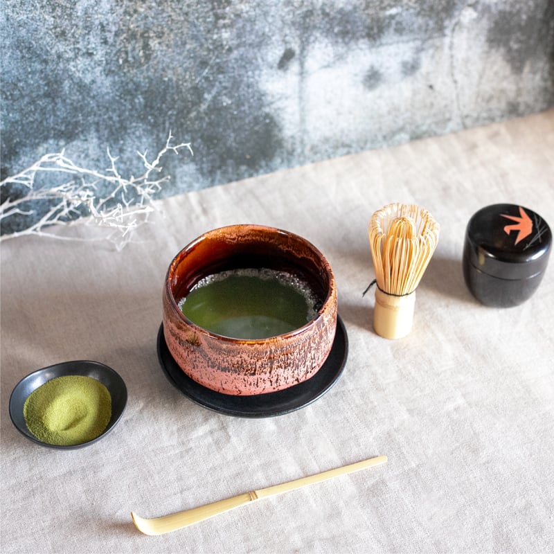 釉裏红草文茶碗　箱付き　送料込み 釉裏红草文茶碗 箱付き 送料込み 釉裏红草文茶碗箱付き