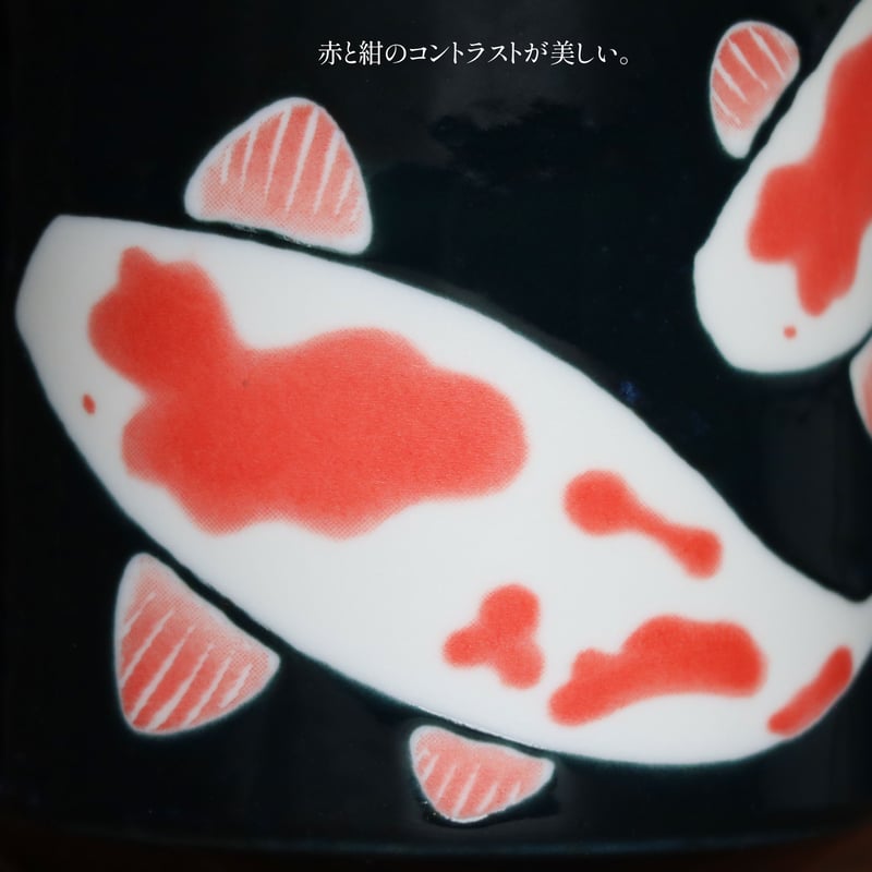 錦鯉の木製彫刻 赤黒白 錦鯉 12ozマグ | AWASAKA