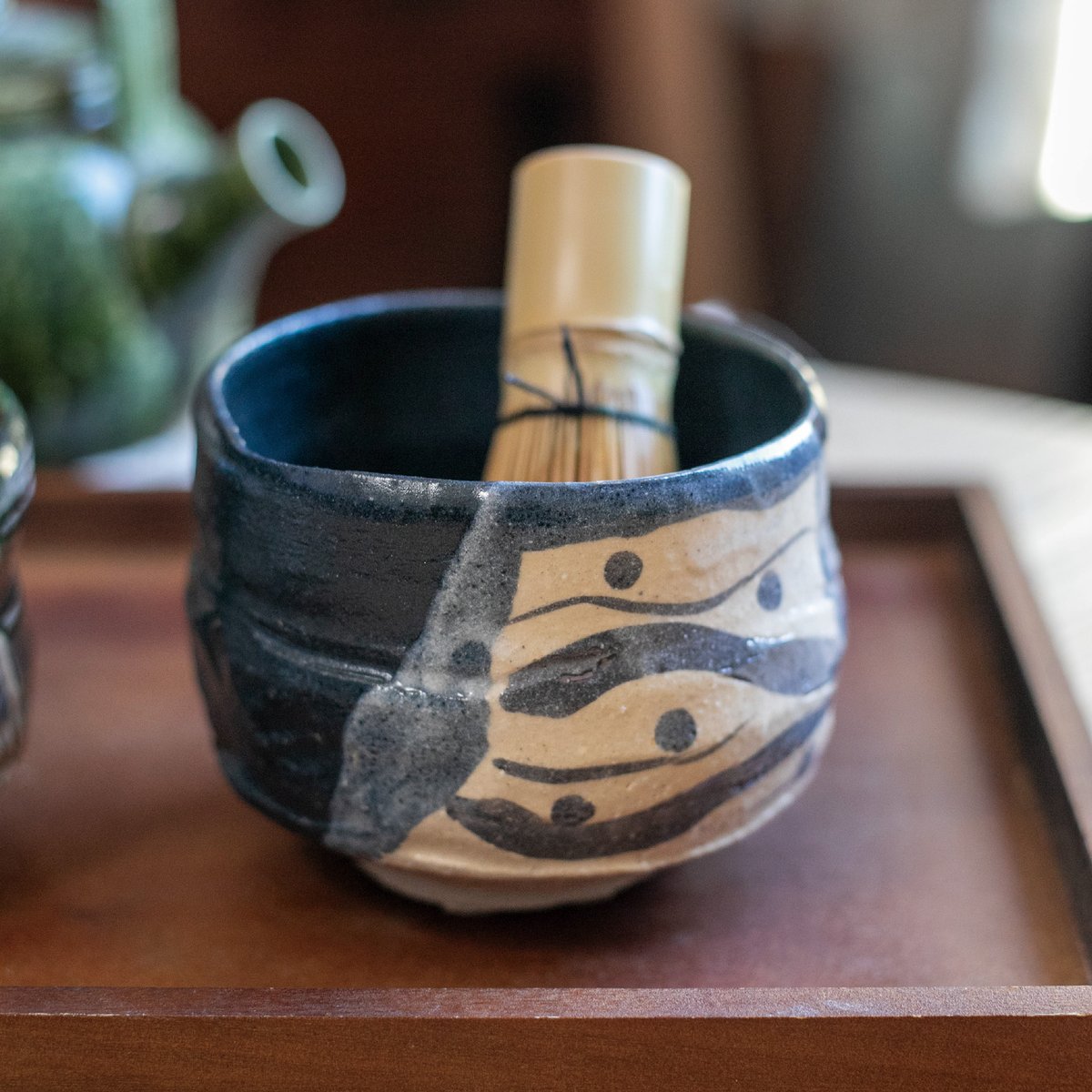 黒織部茶碗　保存箱　MA526 石黒宗麿 黒織部茶碗 | 銀座 黒田陶苑