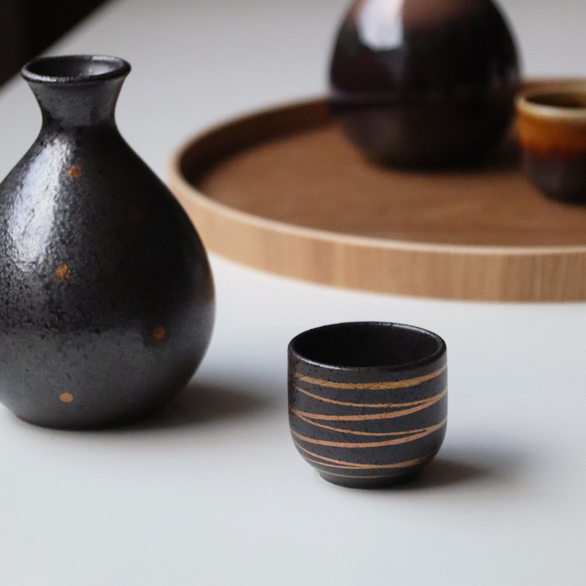 黒釉金彩酒器揃い 金彩結晶 酒器揃［ギフトセット］ | AWASAKA