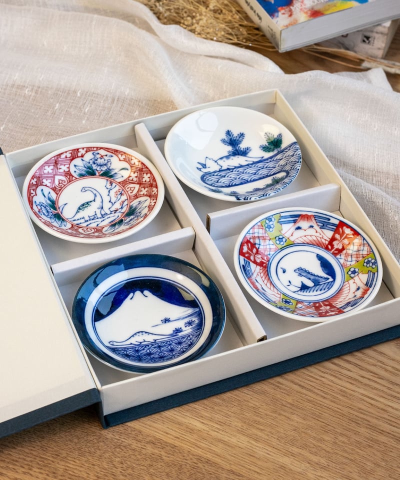 江戸っ子恐竜 しあわせ図鑑（まめ皿4枚セット）［ギフトセット］ | AWASAKA