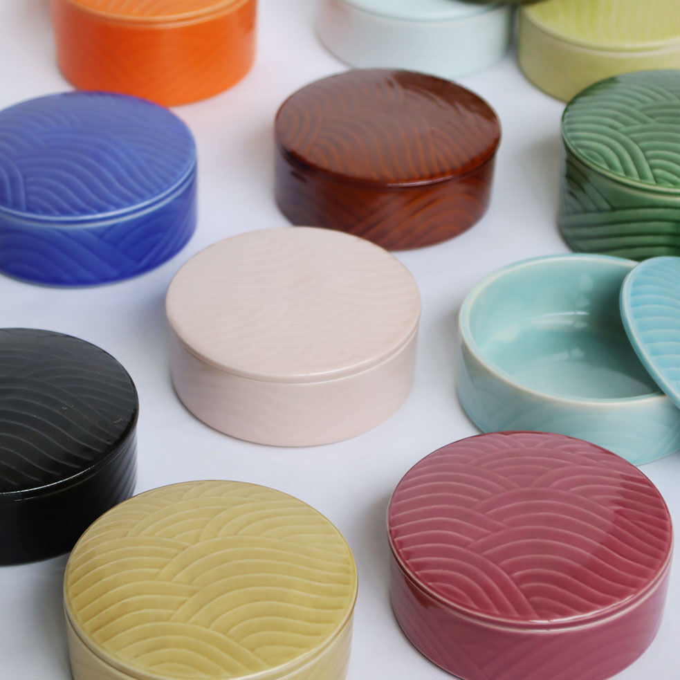 中国　新渡　粉彩　花唐草文　蓋物　菓子鉢　C　R4284 中国 新渡 粉彩 花唐草文 蓋物 菓子鉢 C R4284