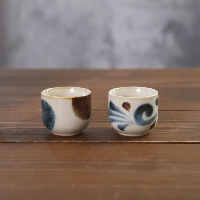 薩摩焼　金色と青色の花柄装飾 ワインカップ2個セット 薩摩焼 金色と青色の花柄装飾 ワインカップ2個セット 薩摩焼 金色と