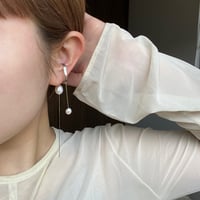 【即納商品】asymmetry pearl flow  / pierced earrings