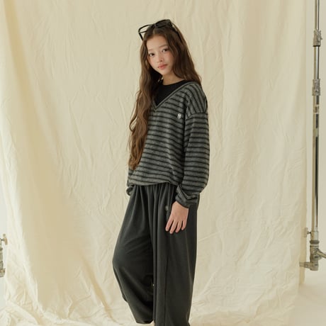 sm2/2. compotable v neck rayerd man-to-man 9-17