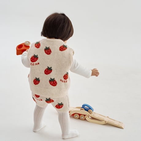 hereiam/15. strawberry knit overalls 18M-S