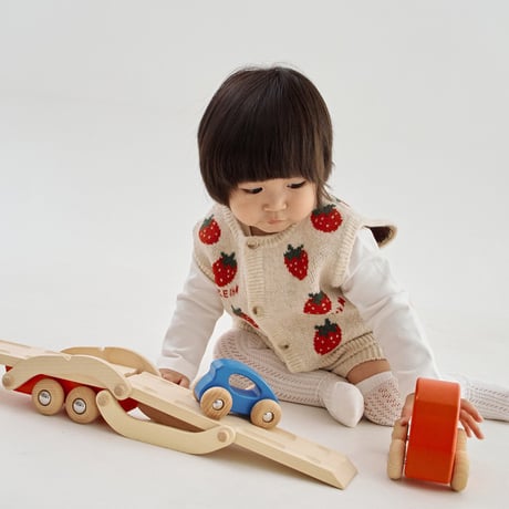 hereiam/15. strawberry knit overalls 18M-S