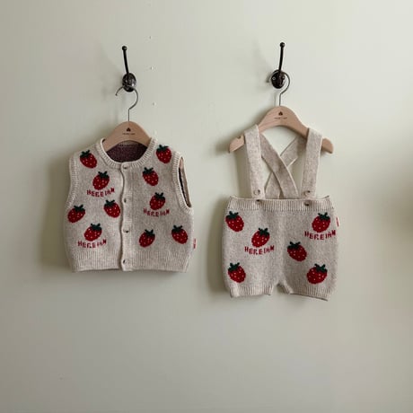 hereiam/15. strawberry knit overalls 18M-S