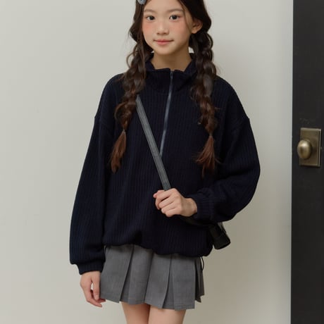 sm2/7. half string knit zipup 9-17