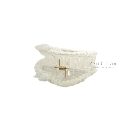 zanclover/13. lace heart sissor pin FREE