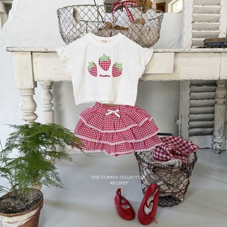 melikey/5. strawberry patch T-shirt XS-XL