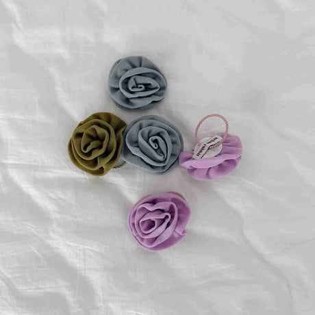 urbanrabbit/1. Rose Roll Hair Tie FREE