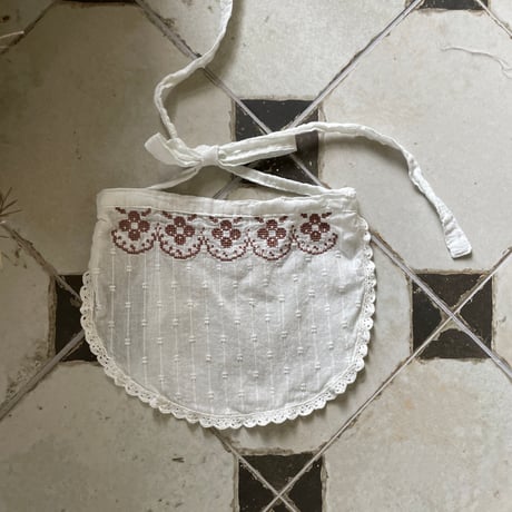 oren/40. enzo embroidery apron FREE