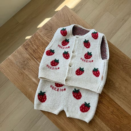 hereiam/15. strawberry knit overalls 18M-S