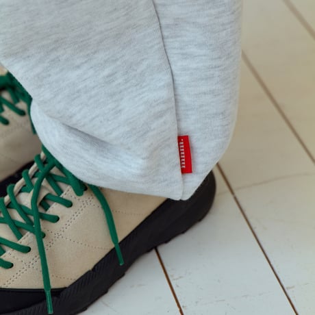 minimal/10. jogger pants MOM