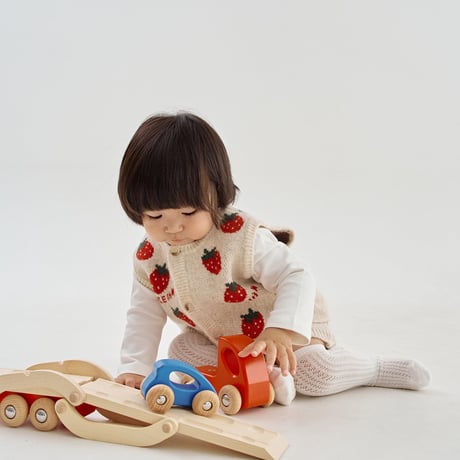 hereiam/16. strawberry knit vest 18M-S