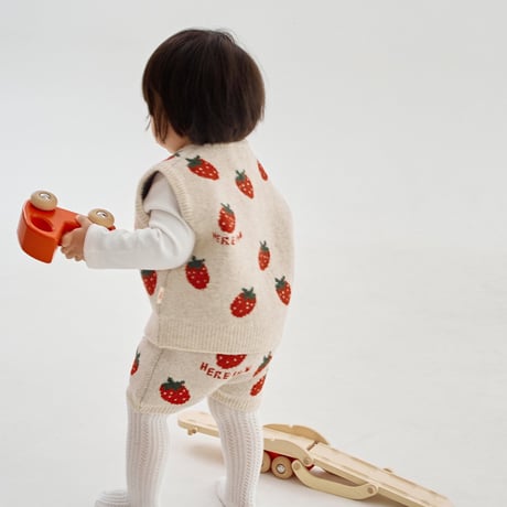 hereiam/15. strawberry knit overalls 18M-S