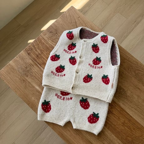 hereiam/16. strawberry knit vest 18M-S