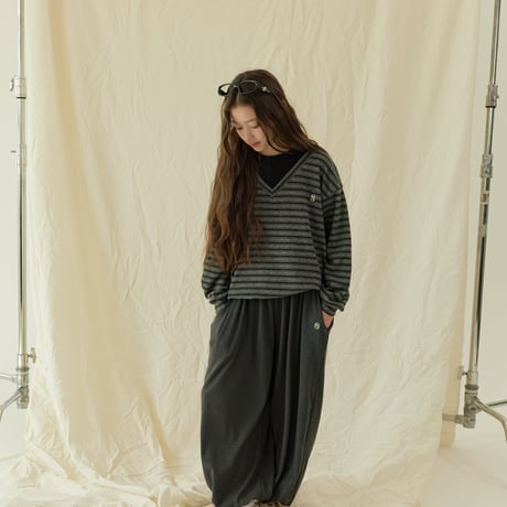 sm2/2. compotable v neck rayerd man-to-man 9-17