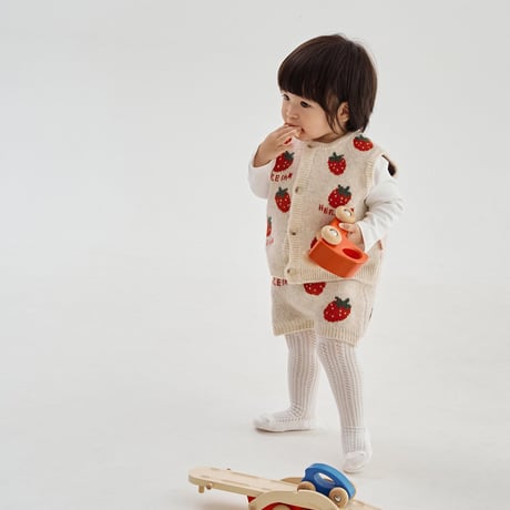 hereiam/16. strawberry knit vest 18M-S