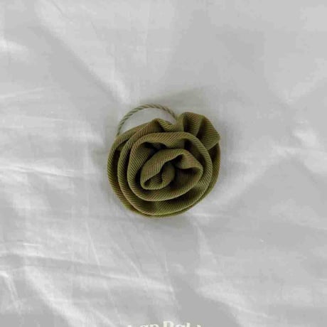 urbanrabbit/1. Rose Roll Hair Tie FREE