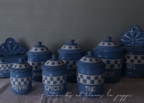 フランスから入荷♪アンティークキャニスター6客フルセットmotif à carreaux blancs sur un fond Bleu bébé.