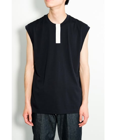 un/unbient "Exclusive" WASHABLE WOOL NO-SLEEVE HENLY NECK