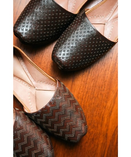 PERIOD FEATURES Leather Shoes