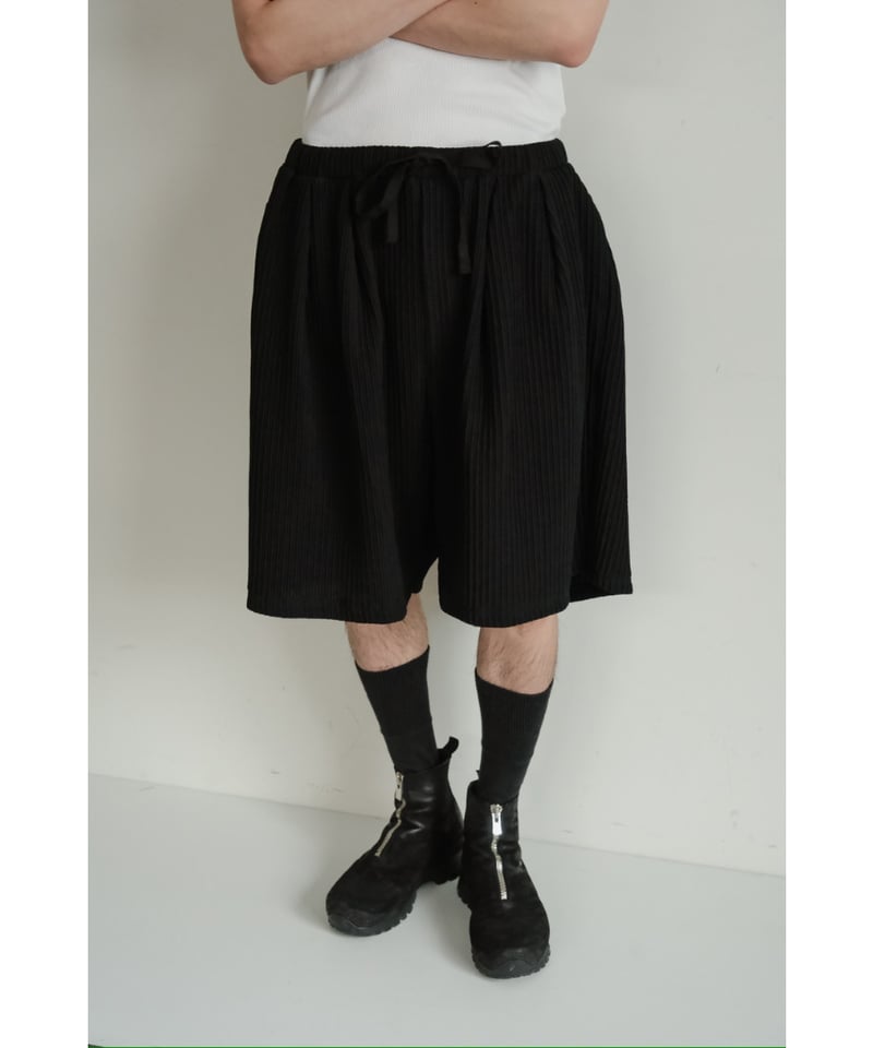 [メイ]WRINKLED STRIPE TUCK SHORT PANTS WRINKLED STRIPE TUCK SHORT PANTS(BLACK)