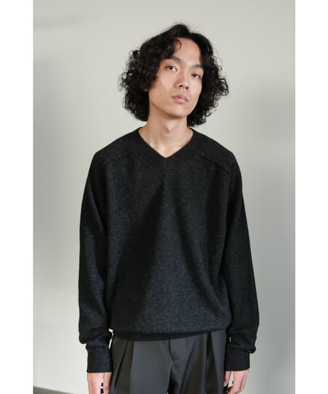 The CLASIK SADDLE V NECK