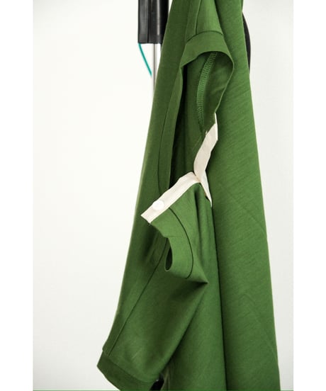 un/unbient "Exclusive" WASHABLE WOOL NO-SLEEVE HENLY NECK