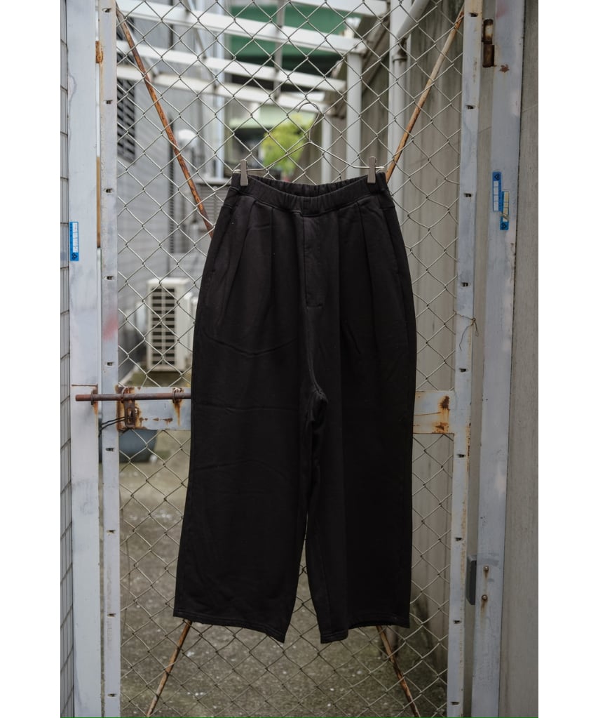 ANCELLM TUCK SWEAT PANTS | MusterWerk Sud. ANCELLM TUCK SWEAT PANTS | MusterWerk Sud.