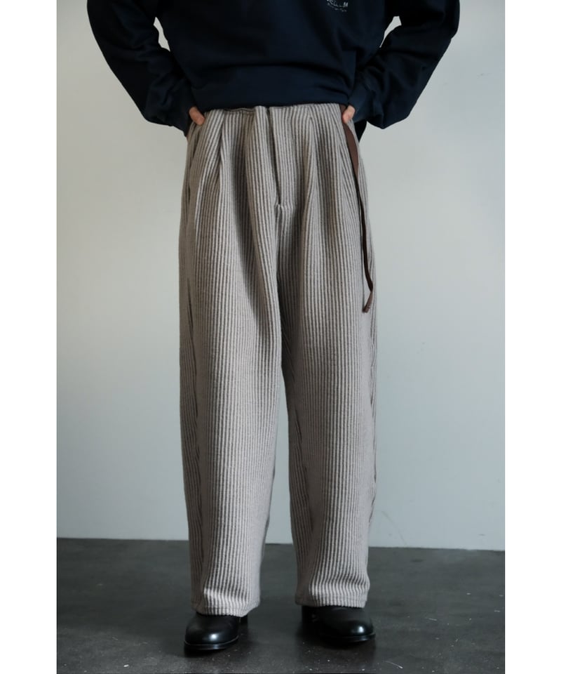 ANCELLM WOOLCORD BELTLESS SLACKS | MusterWerk Sud.